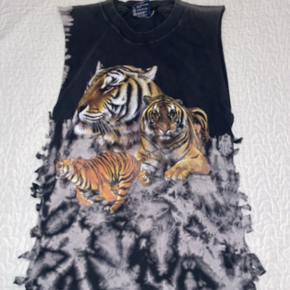 Wild Black Lion Graphic T Shirt Womens Size Large Distress Unique Fading